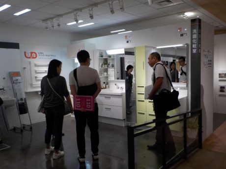 LIXILショールーム横浜 社長接客中