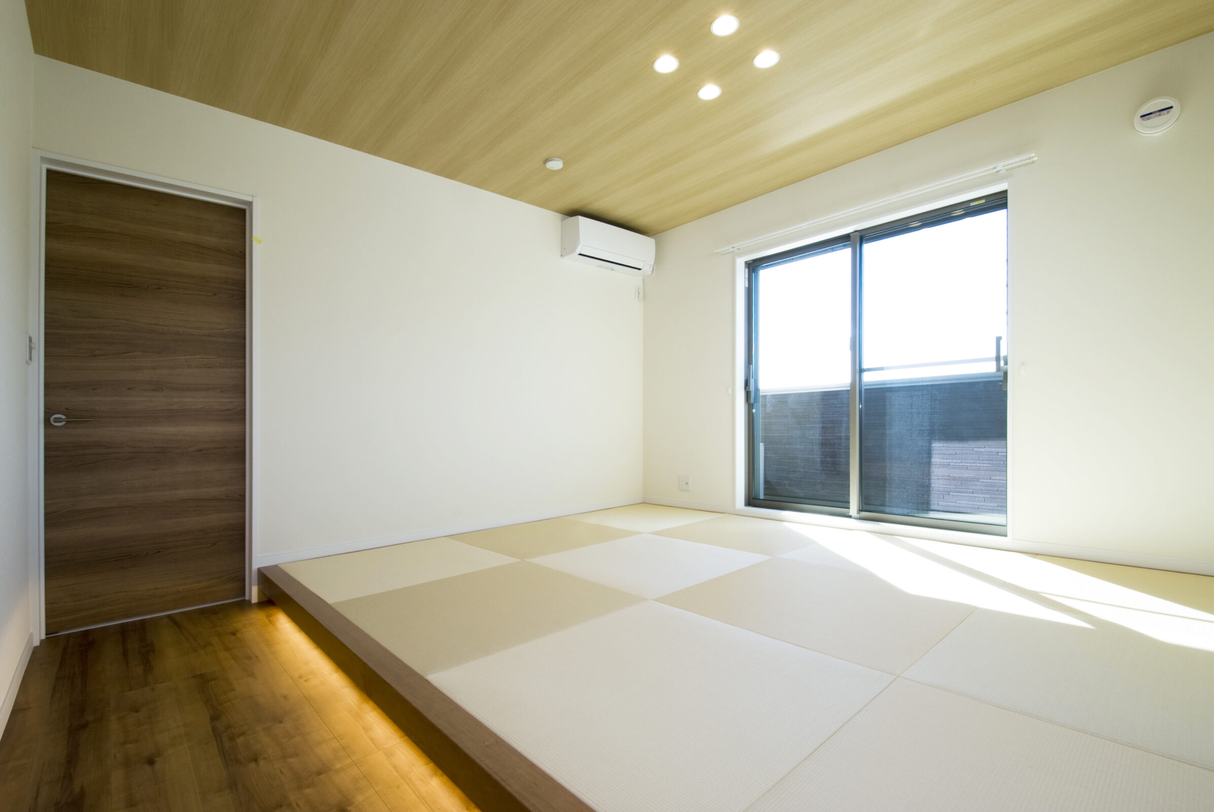 横浜市のラグジュアリーな和寝室のある家（和寝室）