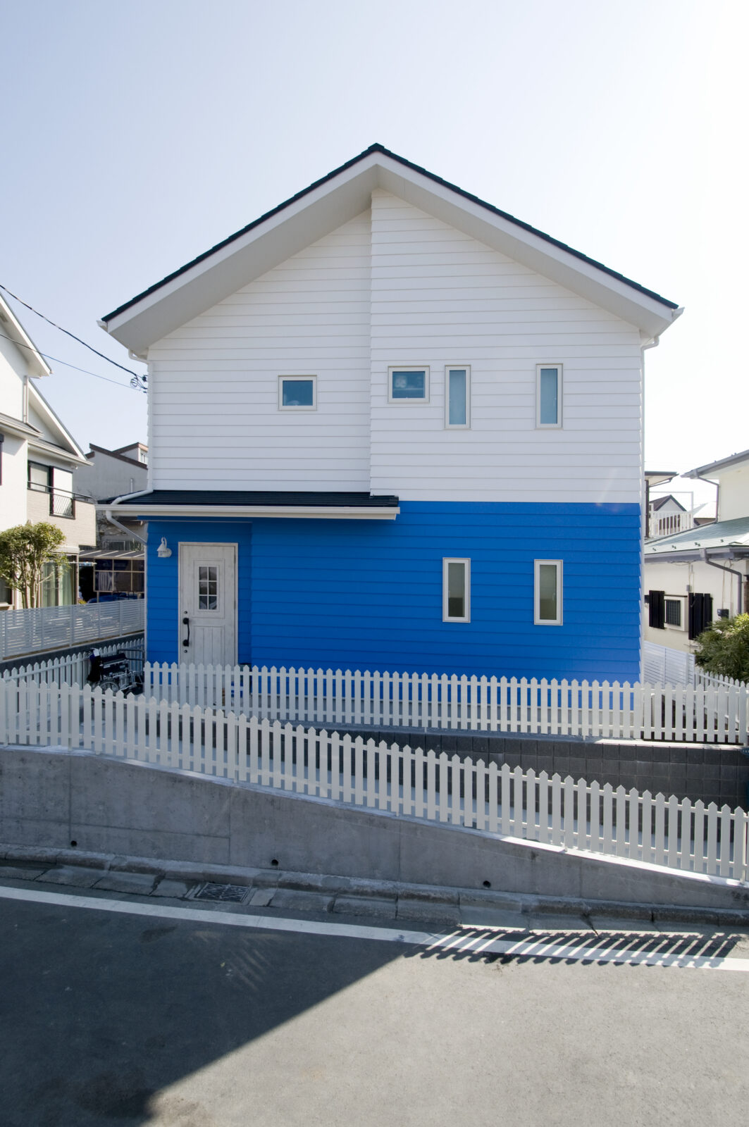 横浜市のツートンカラーのお家（外観）